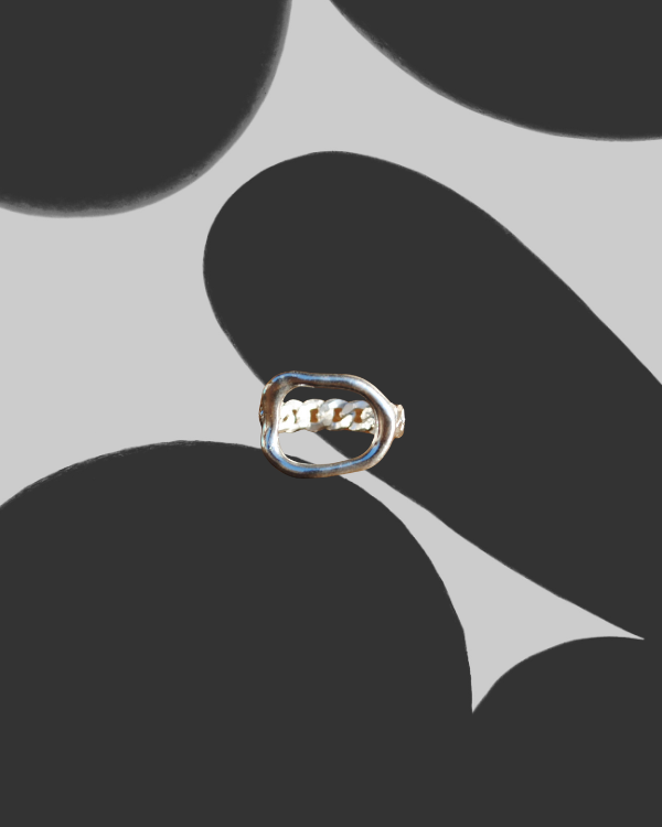 Liana Curb Chain Ring